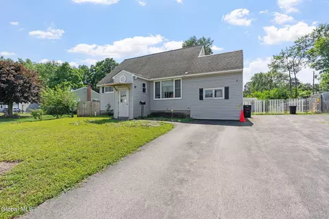 2 Surcingle, Colonie, NY 12205