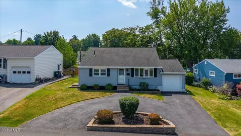 10 Dover Dr, Latham, NY 12110