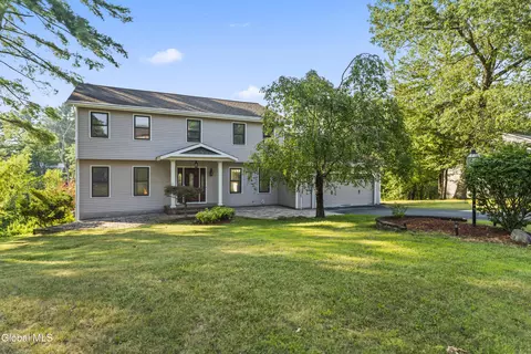 209 Tamar Dr, Niskayuna, NY 12309