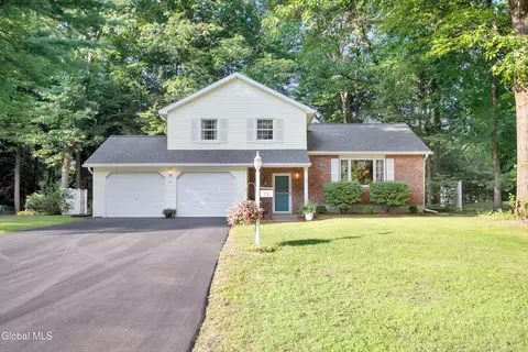 73 Wineberry Ln, Malta, NY 12020