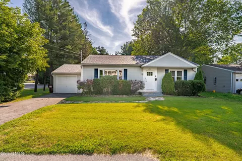 190 Saratoga Rd, Glenville, NY 12302