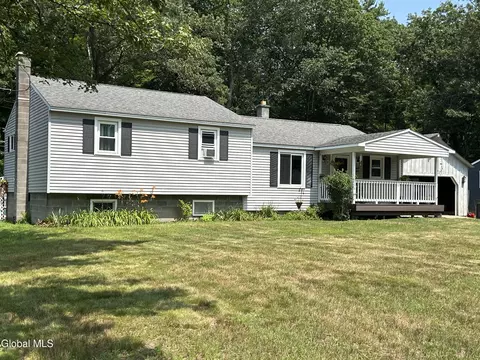 11 North Rd, South Glens Falls, NY 12803