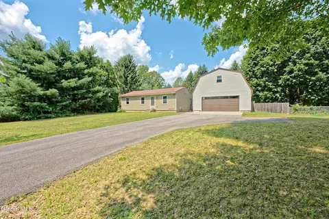 4 Farmington Ave, Gansevoort, NY 12831