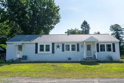 4 Leo St, Queensbury, NY 12804