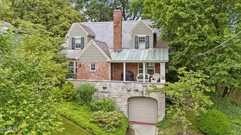 73 Oakwood St, Albany, NY 12208