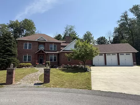 30 Beacon Hollow Way, Queensbury, NY 12804