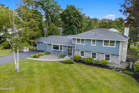 2 Hartwood Rd, Delmar, NY 12054
