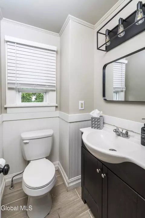 Bath - 4 Albright Pl, Delmar, NY 12054 photo 2 of 5