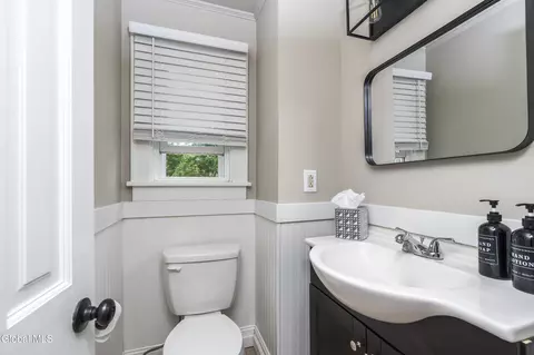 Bath - 4 Albright Pl, Delmar, NY 12054 photo 1 of 5