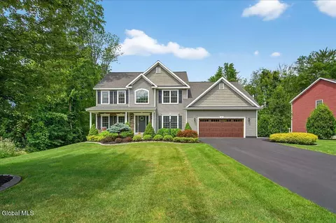 12 Roger Ln, Clifton Park, NY 12065