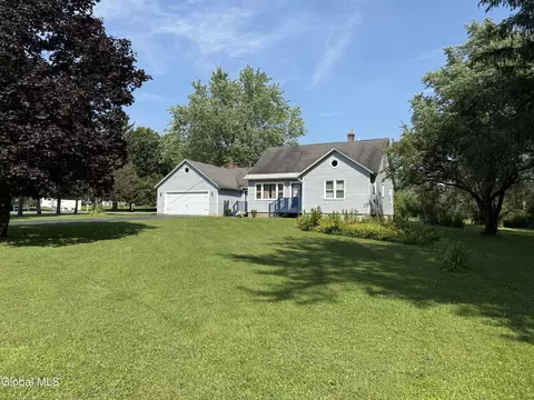 108 Chuctanunda St, Hagaman, NY 12086