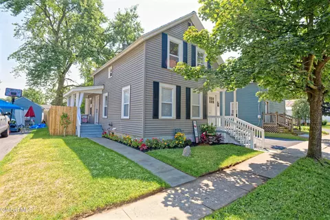 52 Staple St, Glens Falls, NY 12801