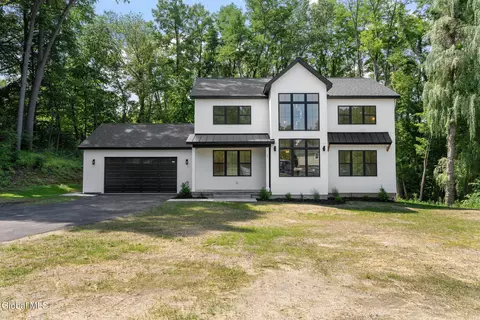 1 Aspen Cir, Albany, NY 12208
