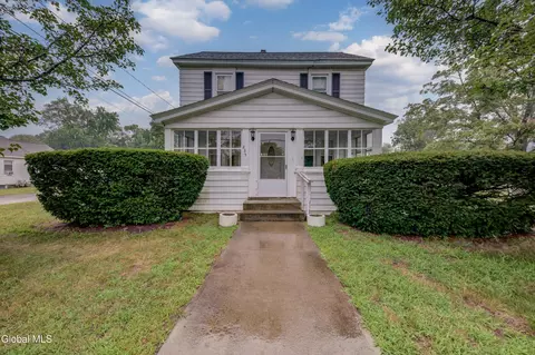 223 Schoolhouse Rd, Albany, NY 12203