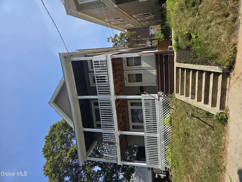 434 Division St, Schenectady, NY 12304