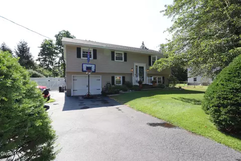1052 Timothy Ln, Niskayuna, NY 12309