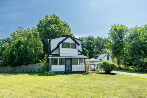 7 Jones Rd, Saratoga Springs, NY 12866