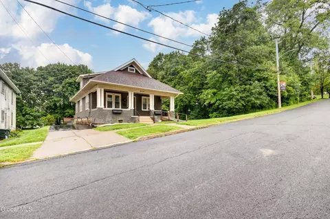 47 Orchard St, Canajoharie, NY 13317
