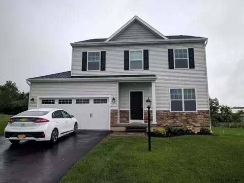 44 Nantucket St, Cohoes, NY 12047