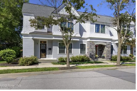 37 White St #5A, Saratoga Springs, NY 12866