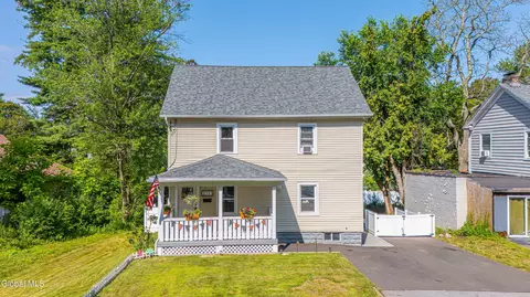 1033 Balltown Rd, Niskayuna, NY 12309