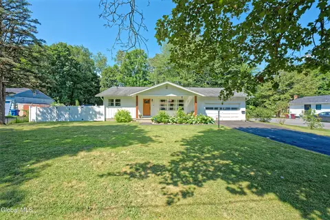 16 Hyde Blvd, Ballston Spa, NY 12020