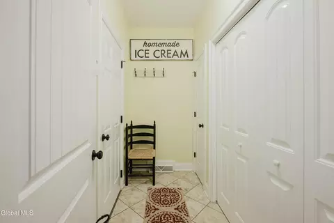 Entry Way - 2 Amanda Way, Niskayuna, NY 12309 photo 4 of 6