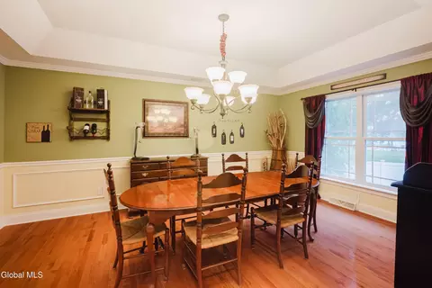 Dining - 2 Amanda Way, Niskayuna, NY 12309 photo 2 of 3
