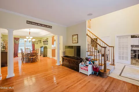 Entry Way - 2 Amanda Way, Niskayuna, NY 12309 photo 3 of 6