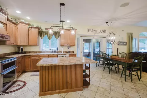 Kitchen - 2 Amanda Way, Niskayuna, NY 12309 photo 2 of 4
