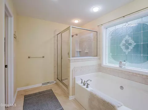 Bath - 2 Amanda Way, Niskayuna, NY 12309 photo 2 of 4