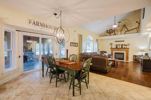 Dining - 2 Amanda Way, Niskayuna, NY 12309 photo 3 of 3