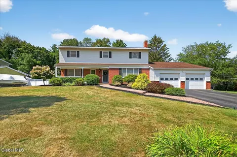 91 Appletree Ln, Clifton Park, NY 12065
