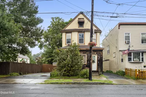 1232 3rd St, Rensselaer, NY 12144