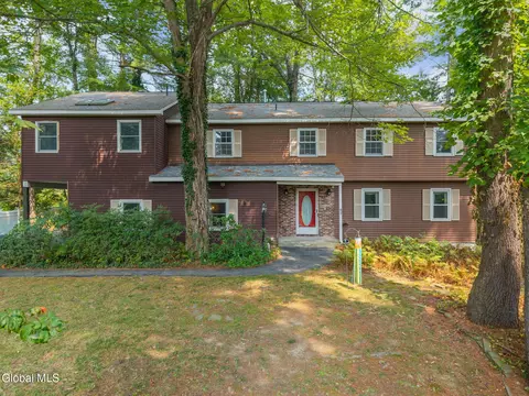 47 Campus Club Dr, Guilderland, NY 12084