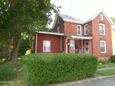 14 West St, Saint Johnsville, NY 13452
