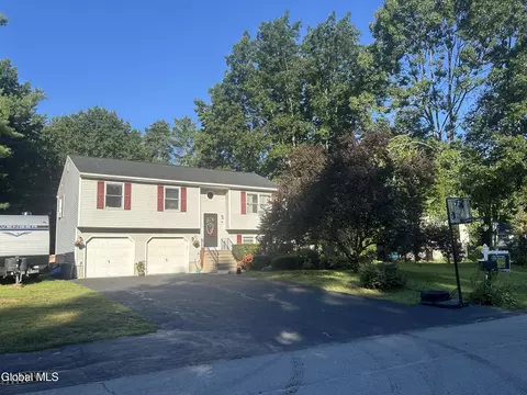 4 Joseph Ct, Queensbury, NY 12804