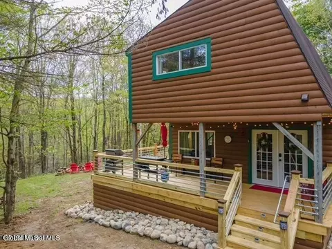 407 W Hague Rd, Hague, NY 12836