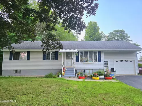 2110 Nahant St, Schenectady, NY 12306
