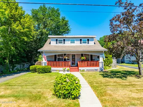 2 Mercer St, Waterford, NY 12188