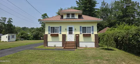 107 Prospect St, Tribes Hill, NY 12177