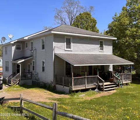 32 S Main St, Berlin, NY 12022