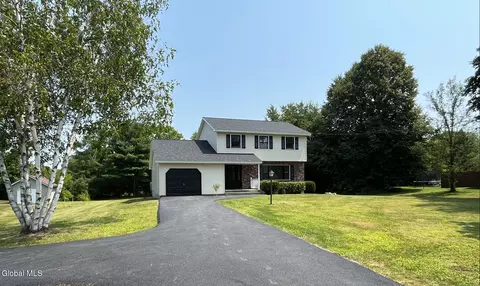 612 Swaggertown Rd, Schenectady, NY 12302