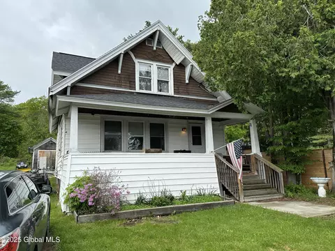9 Waldo Pl, Port Henry, NY 12974