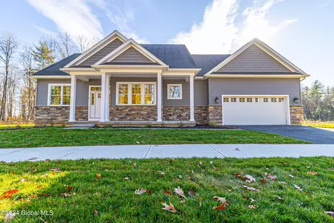 6 Katie Ln, Saratoga Springs, NY 12866