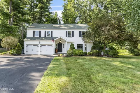 409 Lincoln Dr, Guilderland, NY 12084