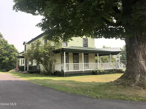 2634 Center Rd, Moriah, NY 12960