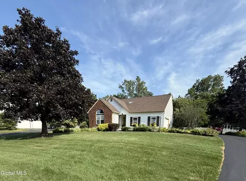 4 Sierra Trce, Ballston Lake, NY 12019