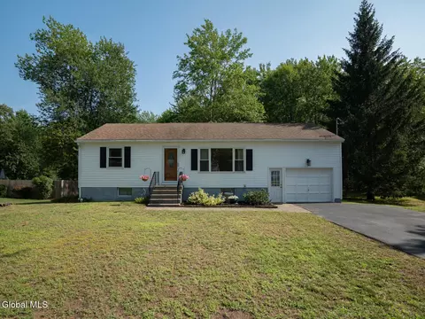 12 St Marie St, Schenectady, NY 12303