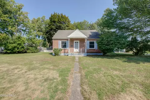 2650 3rd Ave, Schenectady, NY 12303
